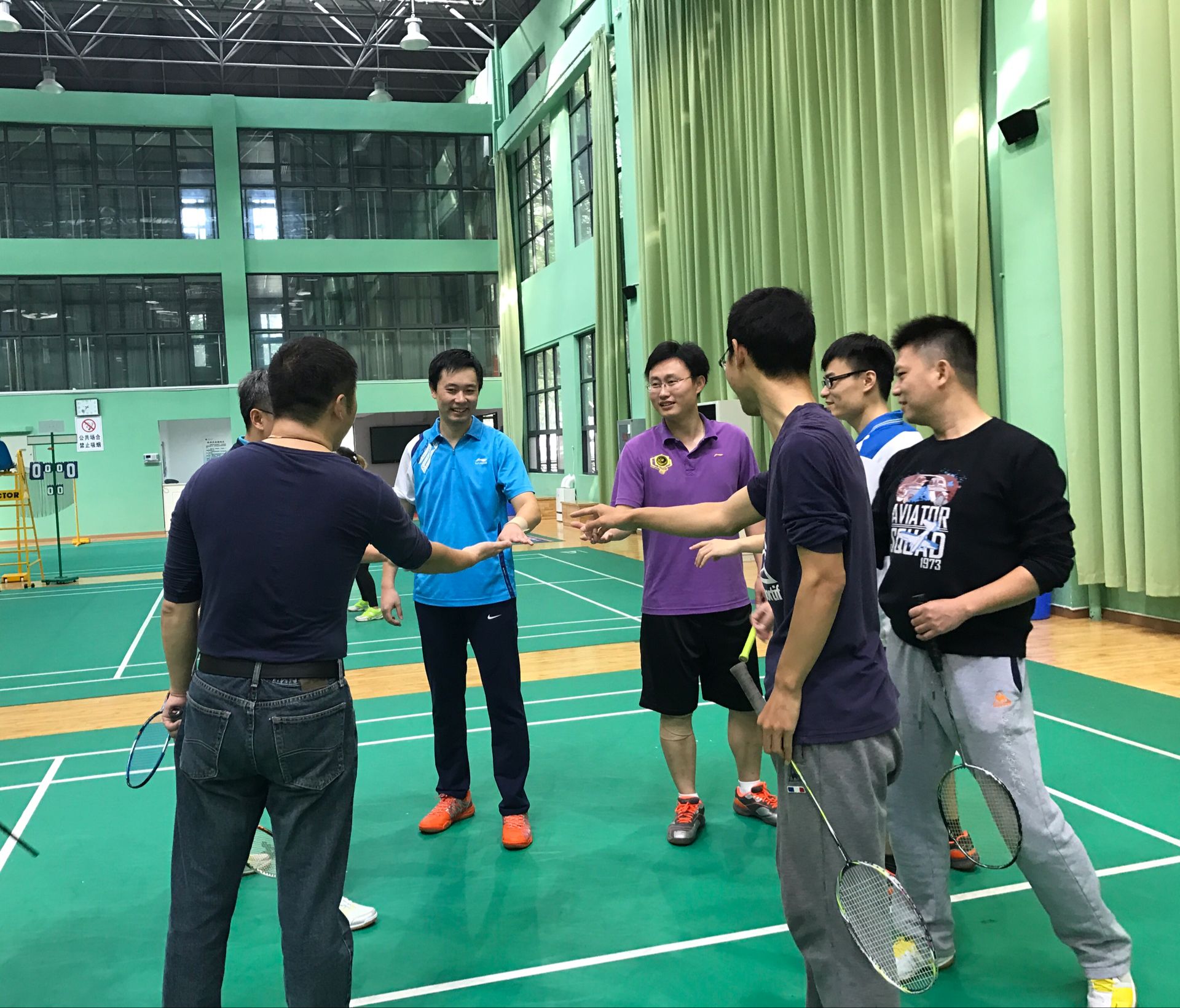 公司教工羽毛球友谊赛顺利举行